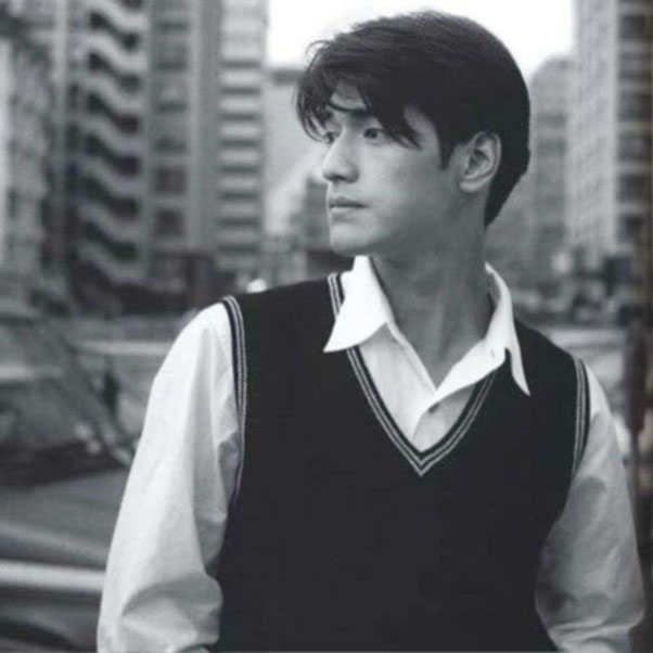 Nam diễn viên bí ẩn nhất giới giải trí: Rời xa showbiz về quê làm ruộng, trồng hoa- Ảnh 2. Nam diễn viên bí ẩn nhất giới giải trí: Rời xa showbiz về quê làm ruộng, trồng hoa- Ảnh 2.