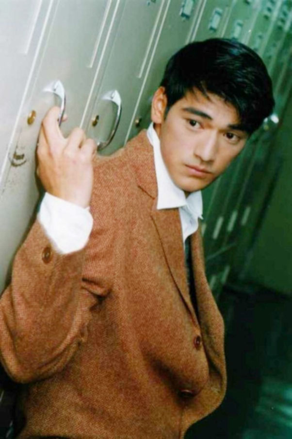 Nam diễn viên bí ẩn nhất giới giải trí: Rời xa showbiz về quê làm ruộng, trồng hoa- Ảnh 4. Nam diễn viên bí ẩn nhất giới giải trí: Rời xa showbiz về quê làm ruộng, trồng hoa- Ảnh 4.