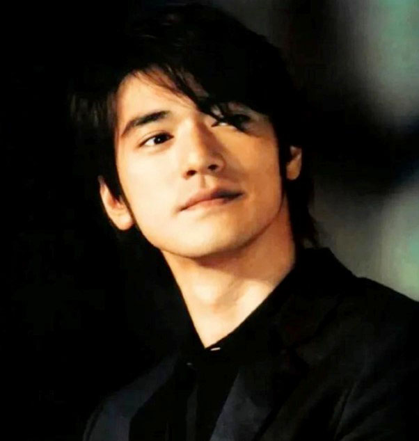 Nam diễn viên bí ẩn nhất giới giải trí: Rời xa showbiz về quê làm ruộng, trồng hoa- Ảnh 3. Nam diễn viên bí ẩn nhất giới giải trí: Rời xa showbiz về quê làm ruộng, trồng hoa- Ảnh 3.