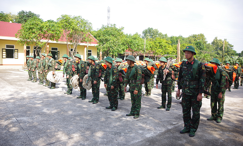 Không còn tàu thuyền trong vùng nguy hiểm, tạm dừng khai thác sân bay Đồng Hới- Ảnh 1.