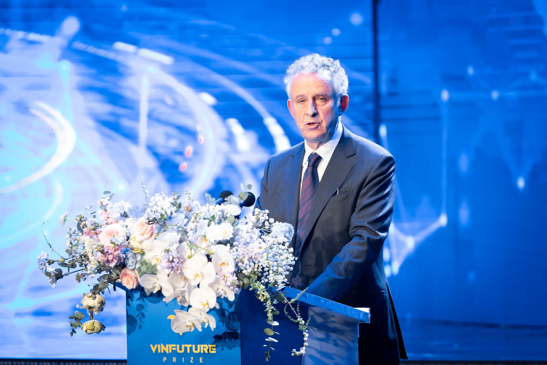 GS. Sir. Richard Henry Friend: Giải thưởng VinFuture là tấm gương phản chiếu đổi mới toàn cầu - Ảnh 1. GS. Sir. Richard Henry Friend: Giải thưởng VinFuture là tấm gương phản chiếu đổi mới toàn cầu - Ảnh 1.