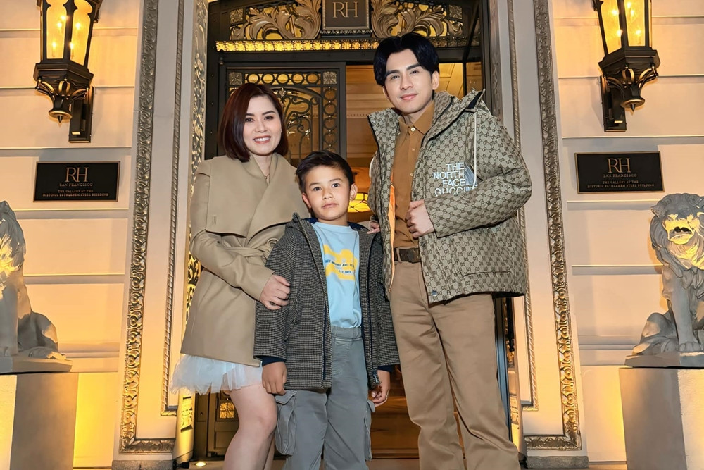 Gia đình nhỏ Đan Trường hội ngộ. Gia đình nhỏ Đan Trường hội ngộ.