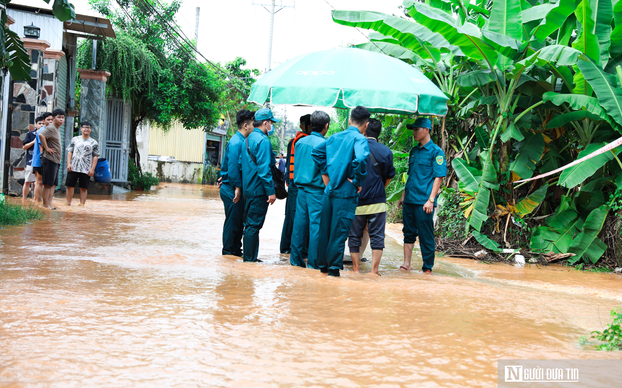 Ngập trên diện rộng ở Đồng Nai, người dân trắng đêm chạy lũ- Ảnh 7.