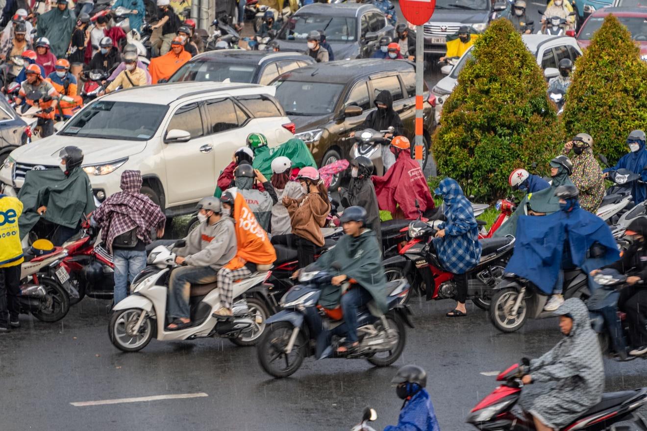 Đề xuất đường sắt nhẹ LRT đi thẳng từ Tp.HCM đến cửa khẩu quốc tế Mộc Bài?- Ảnh 1.