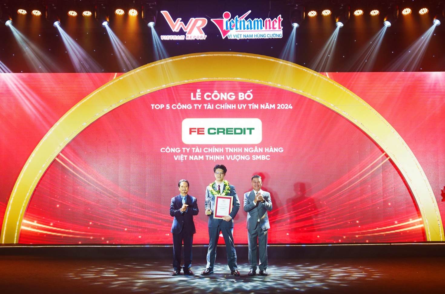 FE CREDIT vinh dự nhận Giải thưởng Top 5 Công ty Uy tín Ngành Tài chính năm 2024 với vị trí dẫn đầu- Ảnh 1.