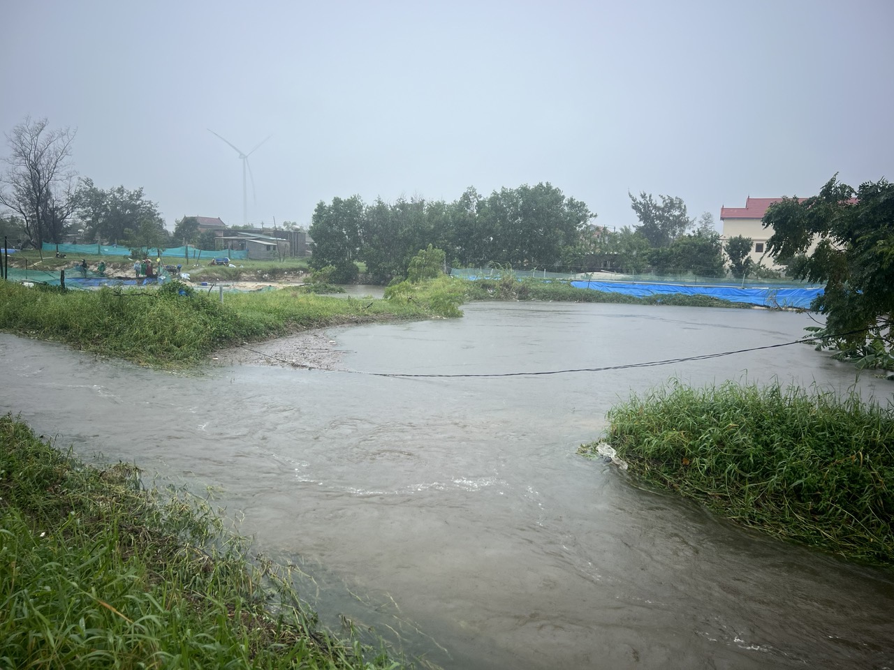 Lũ quét qua vài giờ, nông dân bỗng trắng tay- Ảnh 1.