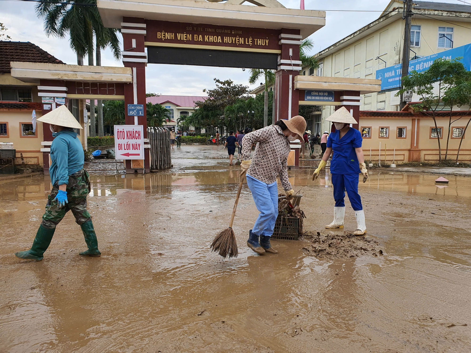 Quảng Bình: Mưa lũ làm 14 người thương vong, thiệt hại 500 tỷ đồng- Ảnh 2.