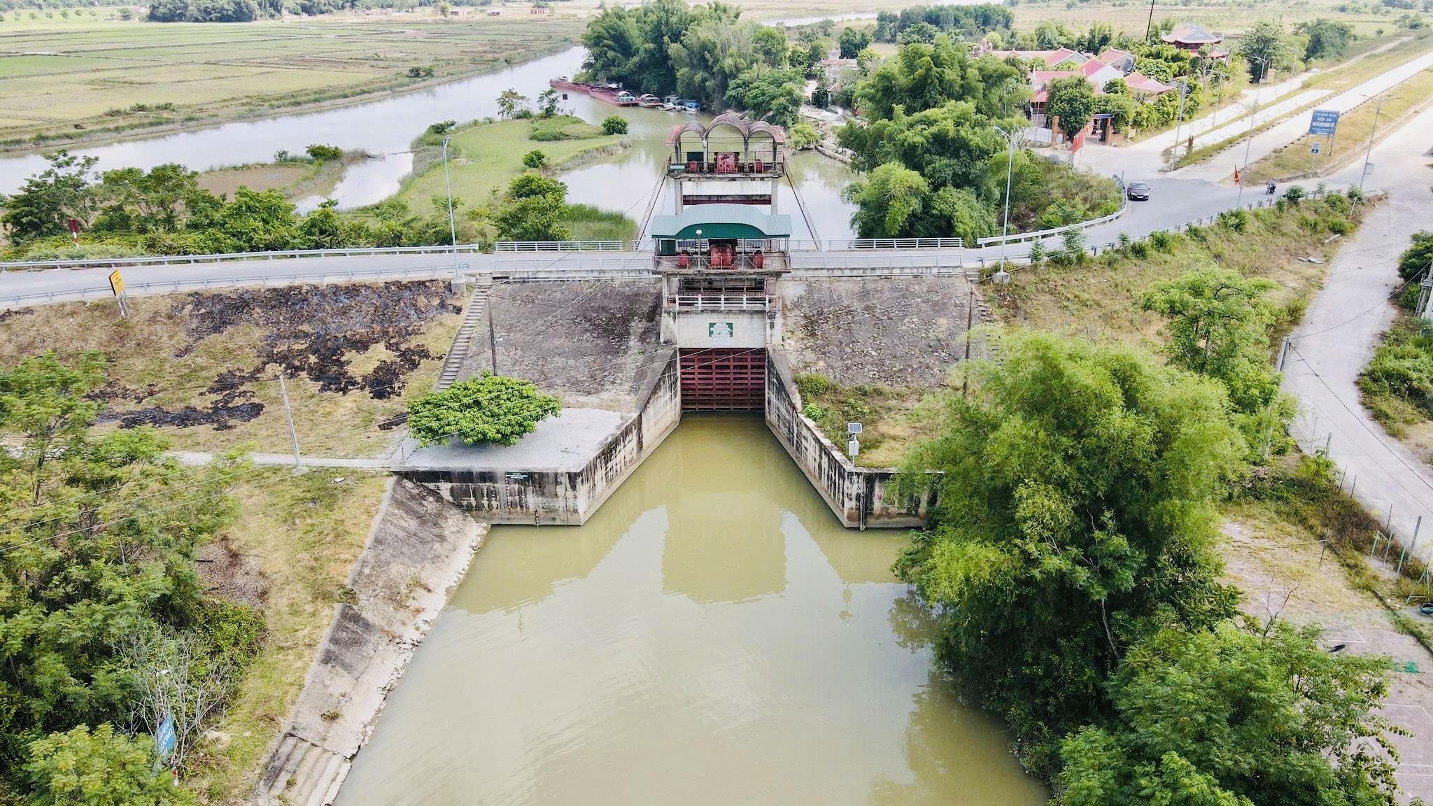 Hà Tĩnh ra văn bản yêu cầu đẩy nhanh tiến độ tại các dự án phòng chống sạt lở- Ảnh 1.