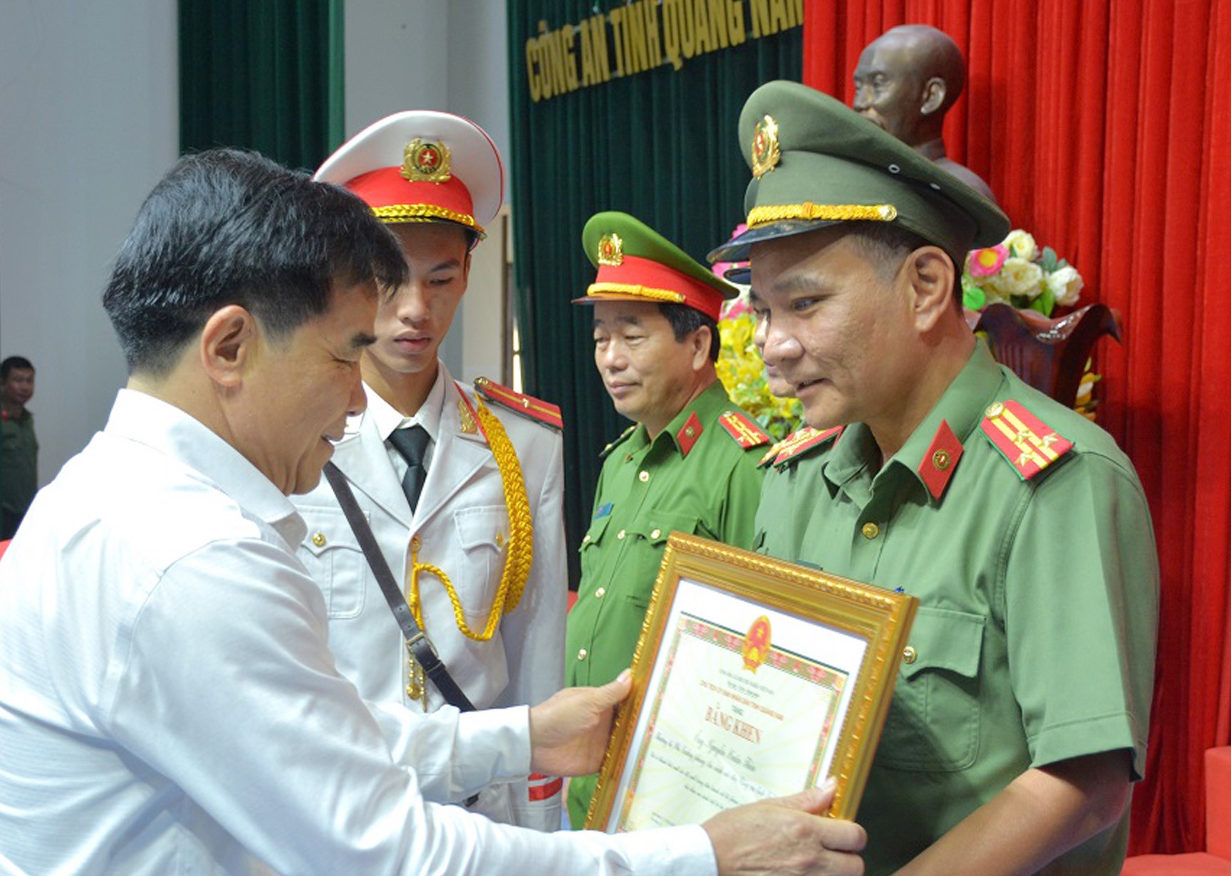 Ông Lê Văn Dũng đã biểu dương tinh thần quyết liệt của lực lượng Công an.