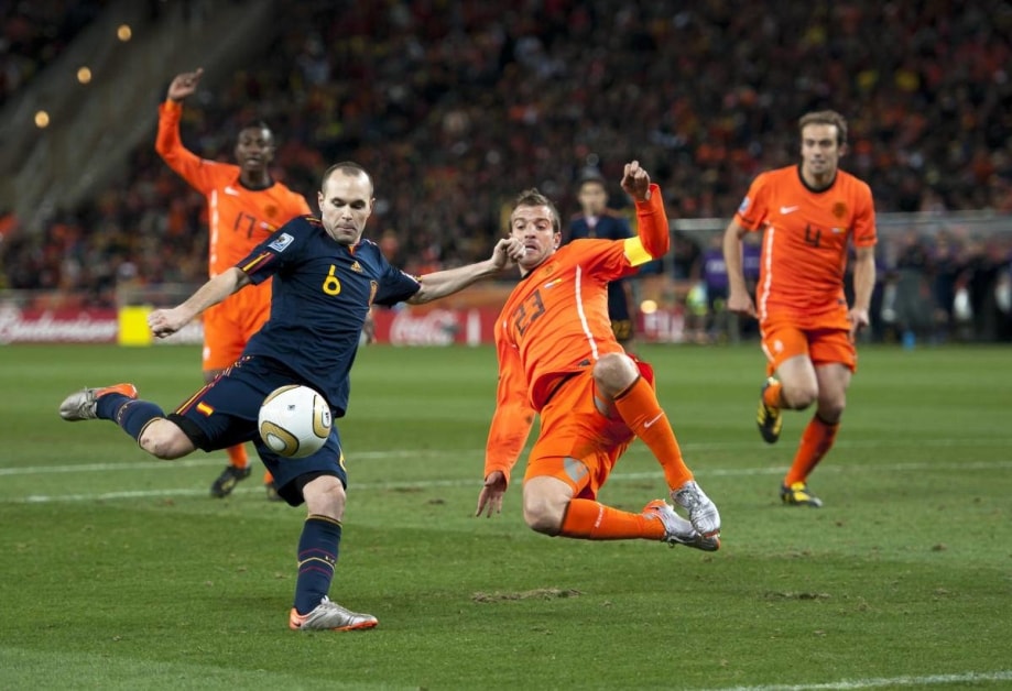 Khoảnh khắc Iniesta ghi bàn giúp đội tuyển Tây Ban Nha vô địch World Cup 2010.