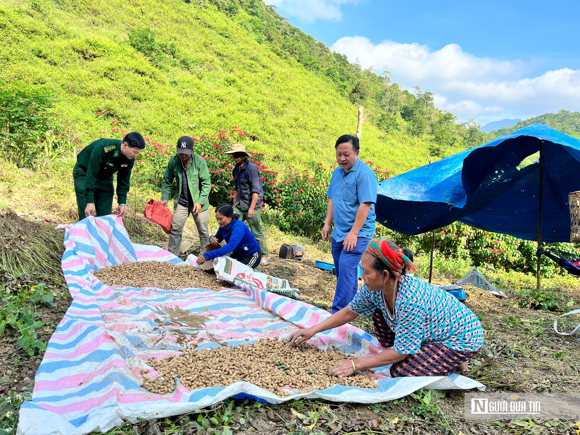 Phó Bí thư Đảng ủy mang quân hàm xanh - Bài 3: Sáng ngời phẩm chất Bộ đội Cụ Hồ- Ảnh 2.