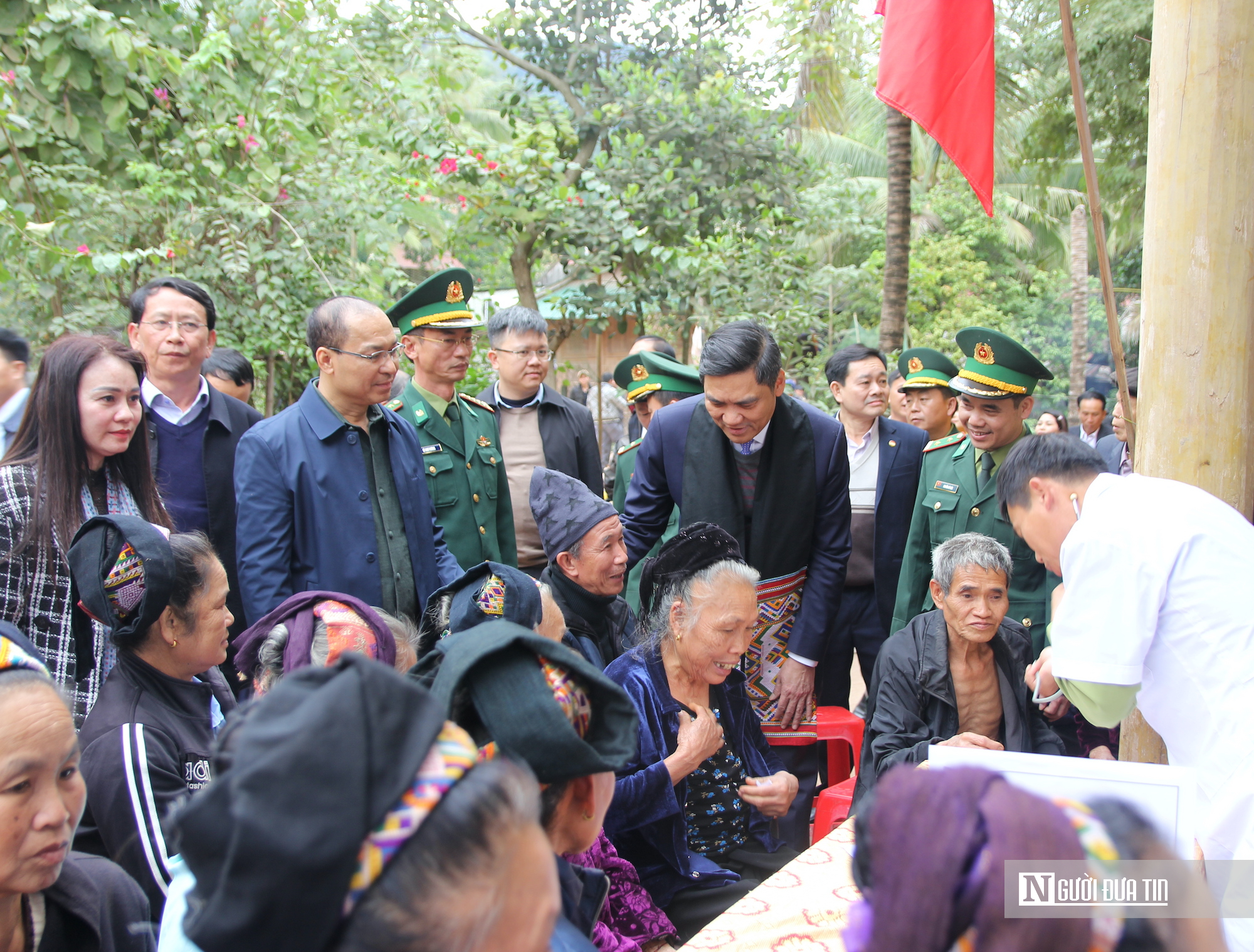 Phó Bí thư Đảng ủy mang quân hàm xanh - Bài 3: Sáng ngời phẩm chất Bộ đội Cụ Hồ- Ảnh 3.