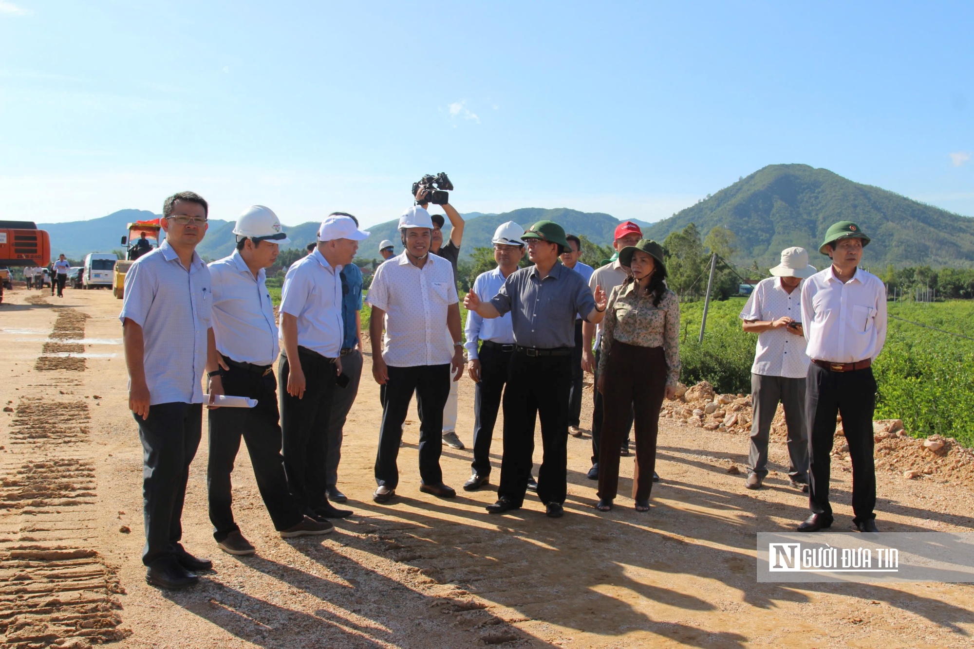 Đoàn công tác của ông Hồ Quốc Dũng -Bí thư Tỉnh ủy Bình Định kiểm tra các dự án giao thông trọng điểm do Ban quản lý Dự án giao thông tỉnh làm chủ đầu tư vào tháng 9/2024.