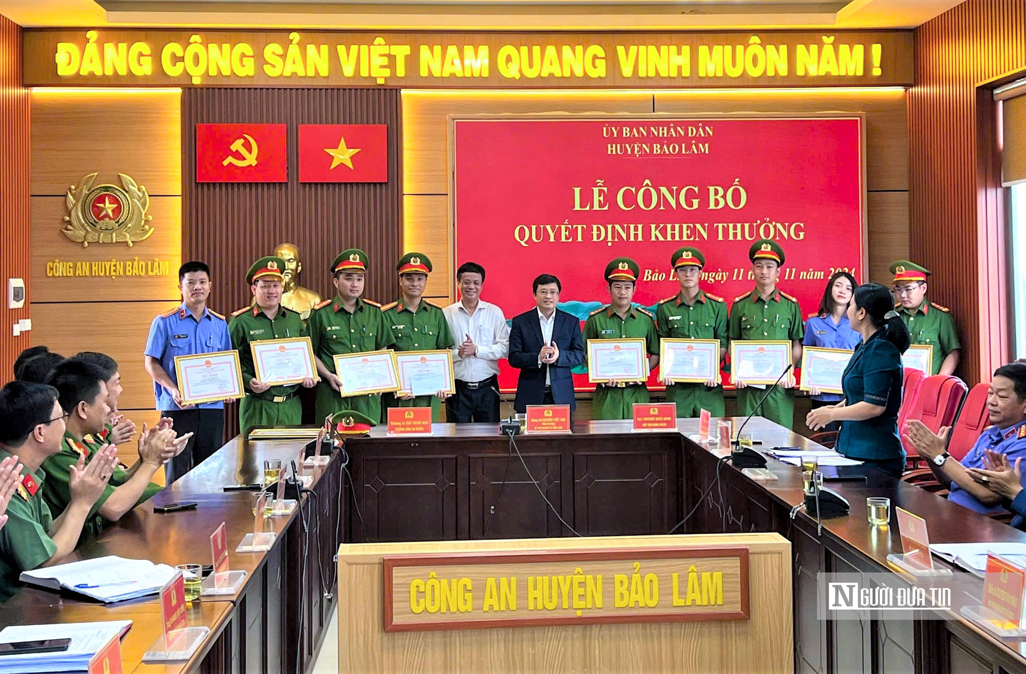 Lâm Đồng khen thưởng đột xuất lực lượng điều tra vụ án khai thác gỗ quý trái phép- Ảnh 1. Lâm Đồng khen thưởng đột xuất lực lượng điều tra vụ án khai thác gỗ quý trái phép- Ảnh 1.