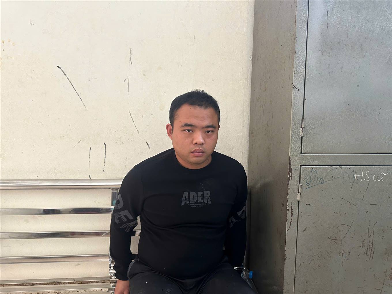 Bắt đối tượng người Trung Quốc dùng dao cướp tiền ở siêu thị- Ảnh 1.