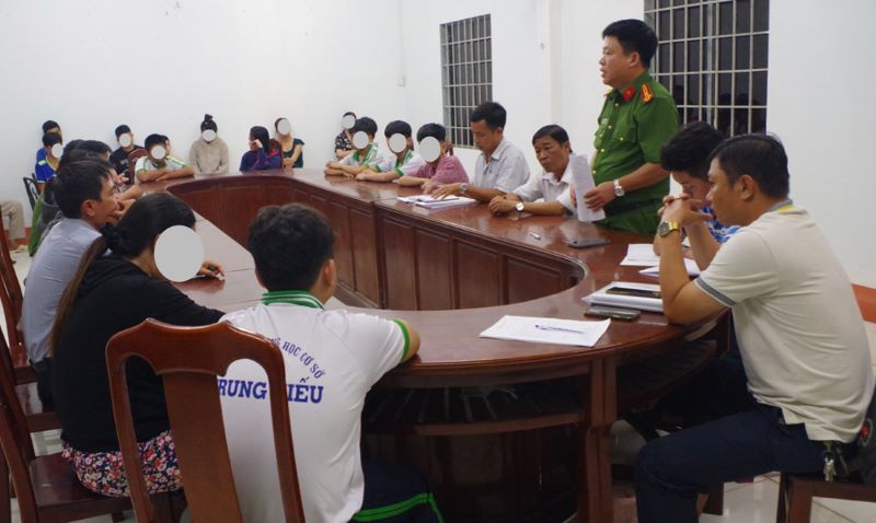 Đề nghị kỷ luật hiệu trưởng vì che giấu, chỉ giải quyết nội bộ việc học sinh đánh nhau- Ảnh 1. Đề nghị kỷ luật hiệu trưởng vì che giấu, chỉ giải quyết nội bộ việc học sinh đánh nhau- Ảnh 1.