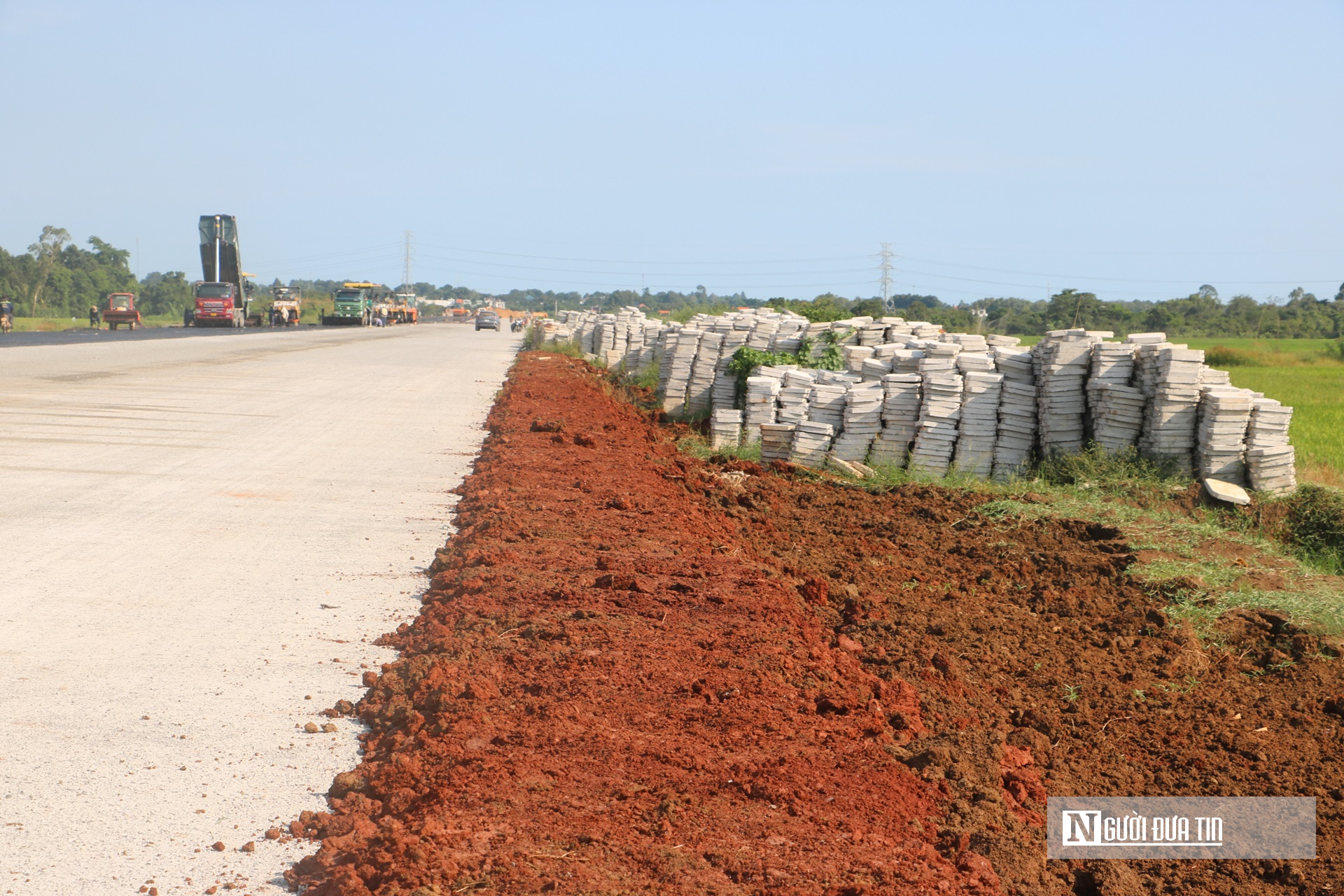 Cận cảnh những thảm nhựa đầu tiên trên cao tốc Biên Hòa - Vũng Tàu- Ảnh 10.