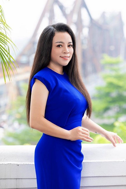 Nữ NSƯT nổi tiếng với dòng nhạc đỏ: Làm mẹ đơn thân, có cuộc sống bình dị- Ảnh 2. Nữ NSƯT nổi tiếng với dòng nhạc đỏ: Làm mẹ đơn thân, có cuộc sống bình dị- Ảnh 2.