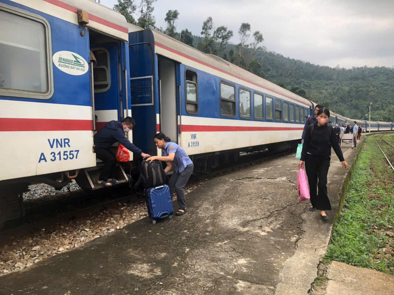 Sự cố này không chỉ ảnh hưởng đến lịch trình tàu hoả mà còn gây ra việc huỷ một số đôi tàu di sản HĐ1/HĐ2 và HĐ3/HĐ4. Tuy nhiên, với nỗ lực khẩn trương của ngành đường sắt, tuyến đường sắt Bắc - Nam đã được thông suốt trở lại sau một thời gian ngắn bị gián đoạn.