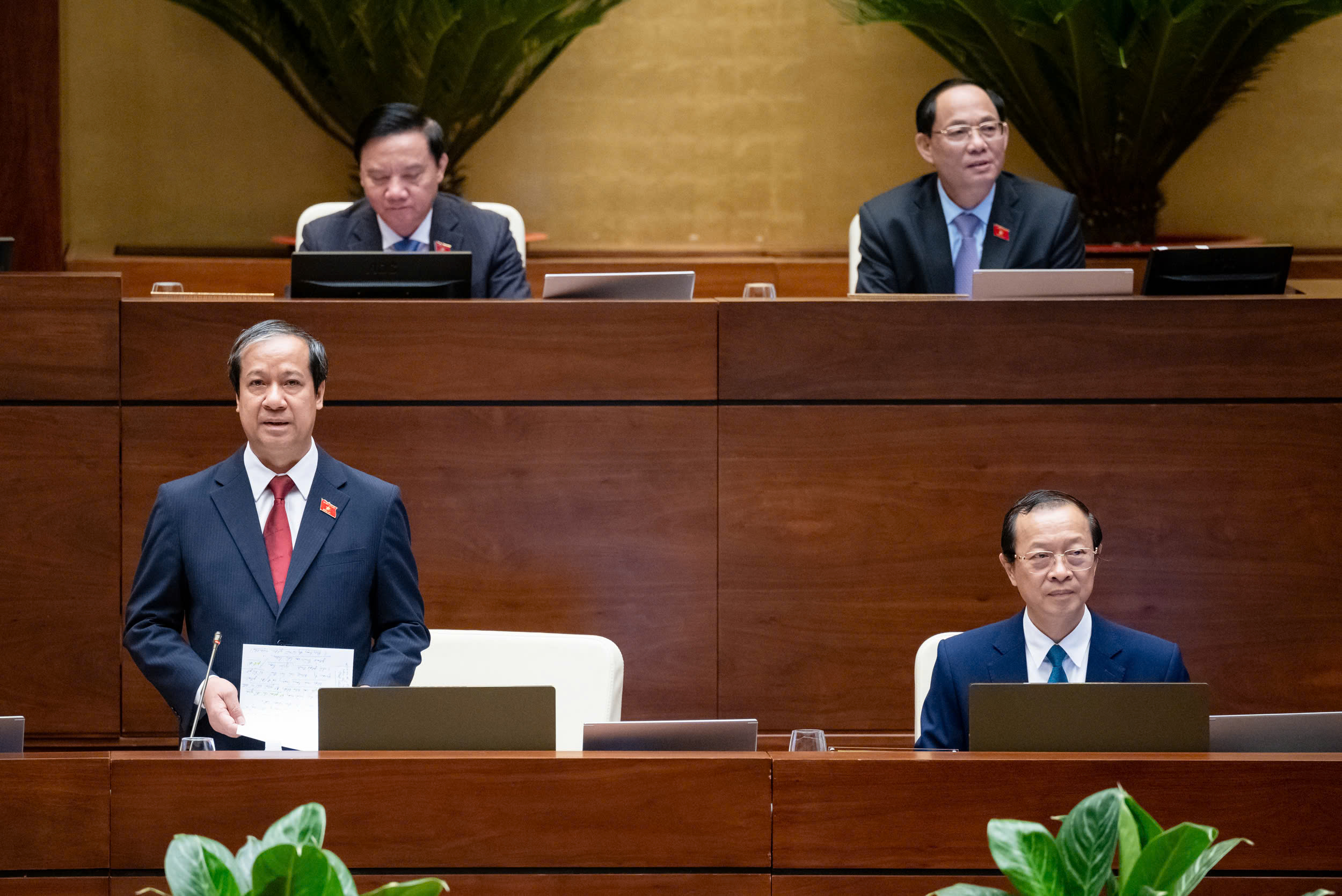 Bộ trưởng Nguyễn Kim Sơn: Không có đặc lợi hay ưu ái "bất thường" về lương cho giáo viên- Ảnh 1.