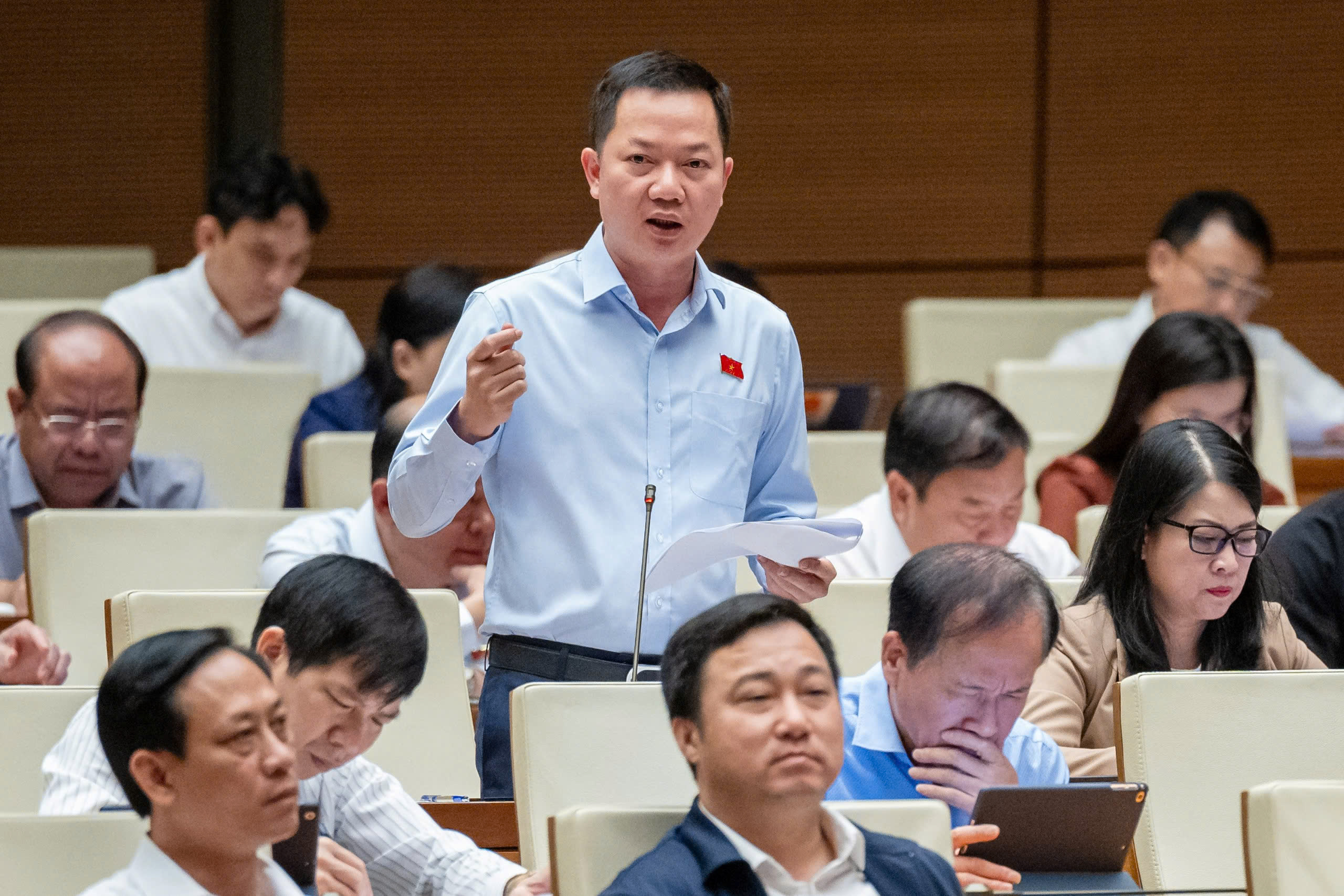 "Giá bất động sản phi mã, cán bộ công chức phải vài trăm năm mới mua được nhà"- Ảnh 3.