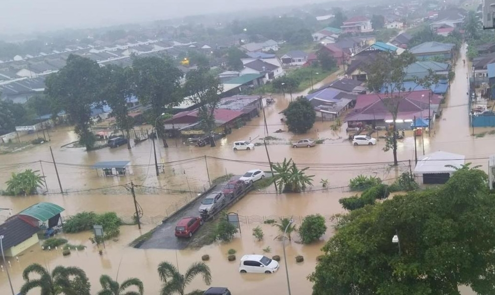 Lũ lụt nghiêm trọng ở Malaysia: Hơn 80.000 người phải sơ tán, mưa lớn vẫn trút xuống- Ảnh 1.