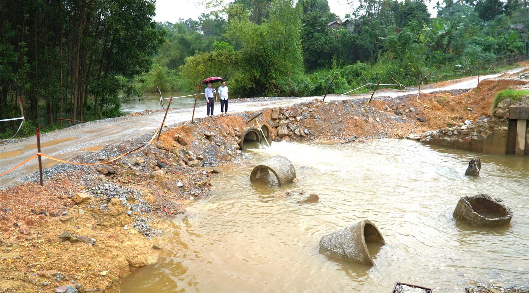 Hà Tĩnh: 5.000 học sinh huyện Hương Khê nghỉ học do mưa lũ- Ảnh 2.