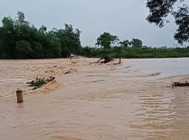 Hà Tĩnh: 5.000 học sinh huyện Hương Khê nghỉ học do mưa lũ- Ảnh 3.