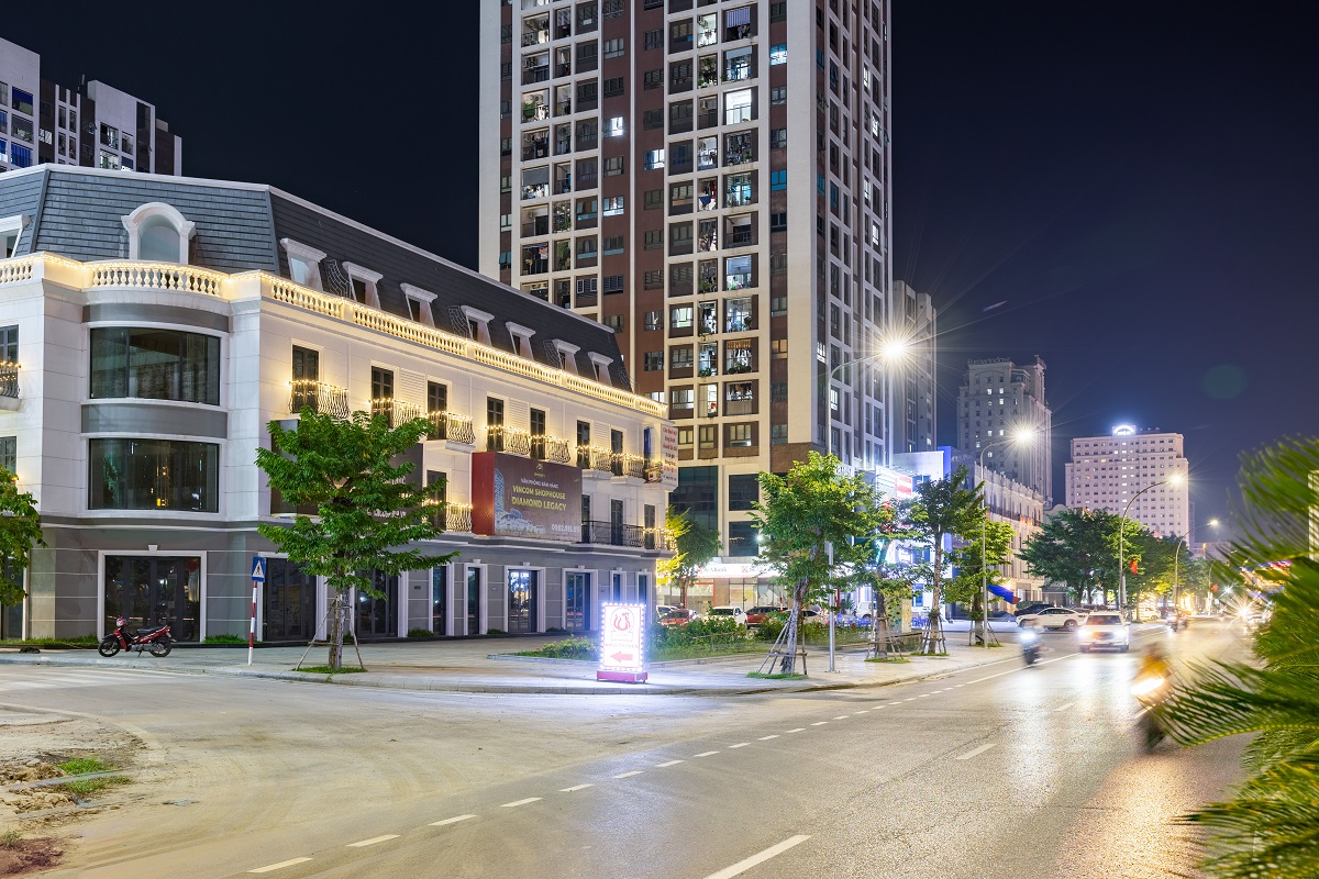 Nhà đầu tư thành Vinh: “Không kênh nào lợi nhuận hấp dẫn và an toàn như Vincom Shophouse Diamond Legacy”- Ảnh 1. Nhà đầu tư thành Vinh: “Không kênh nào lợi nhuận hấp dẫn và an toàn như Vincom Shophouse Diamond Legacy”- Ảnh 1.
