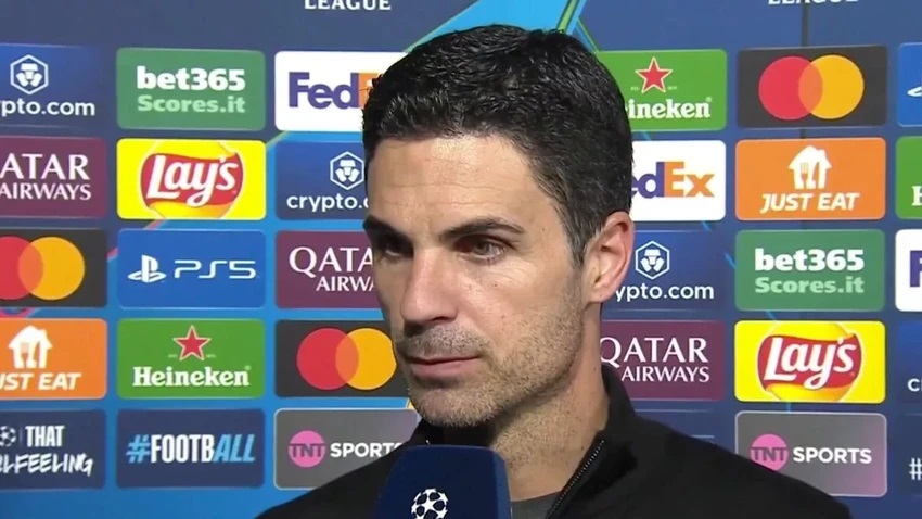 HLV Arteta không hài lòng với quyết định trọng tài. (Ảnh: TNT Sports)