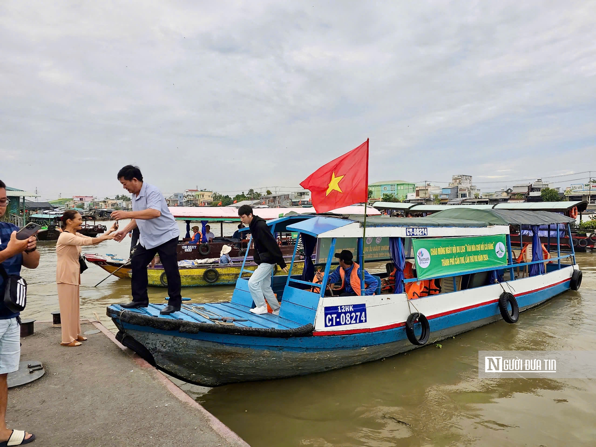 Nhộn nhịp cảnh 