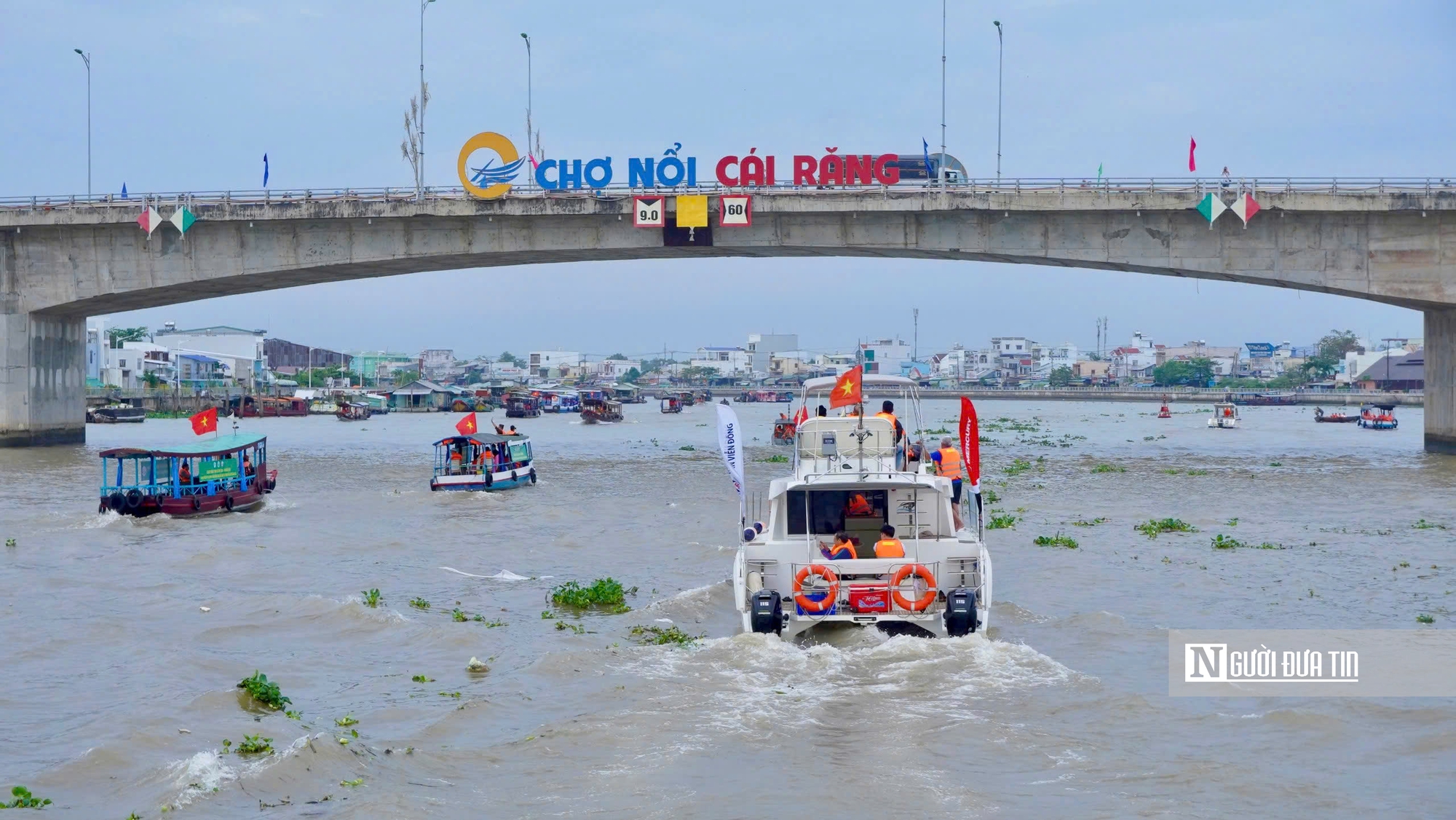 Nhộn nhịp cảnh 