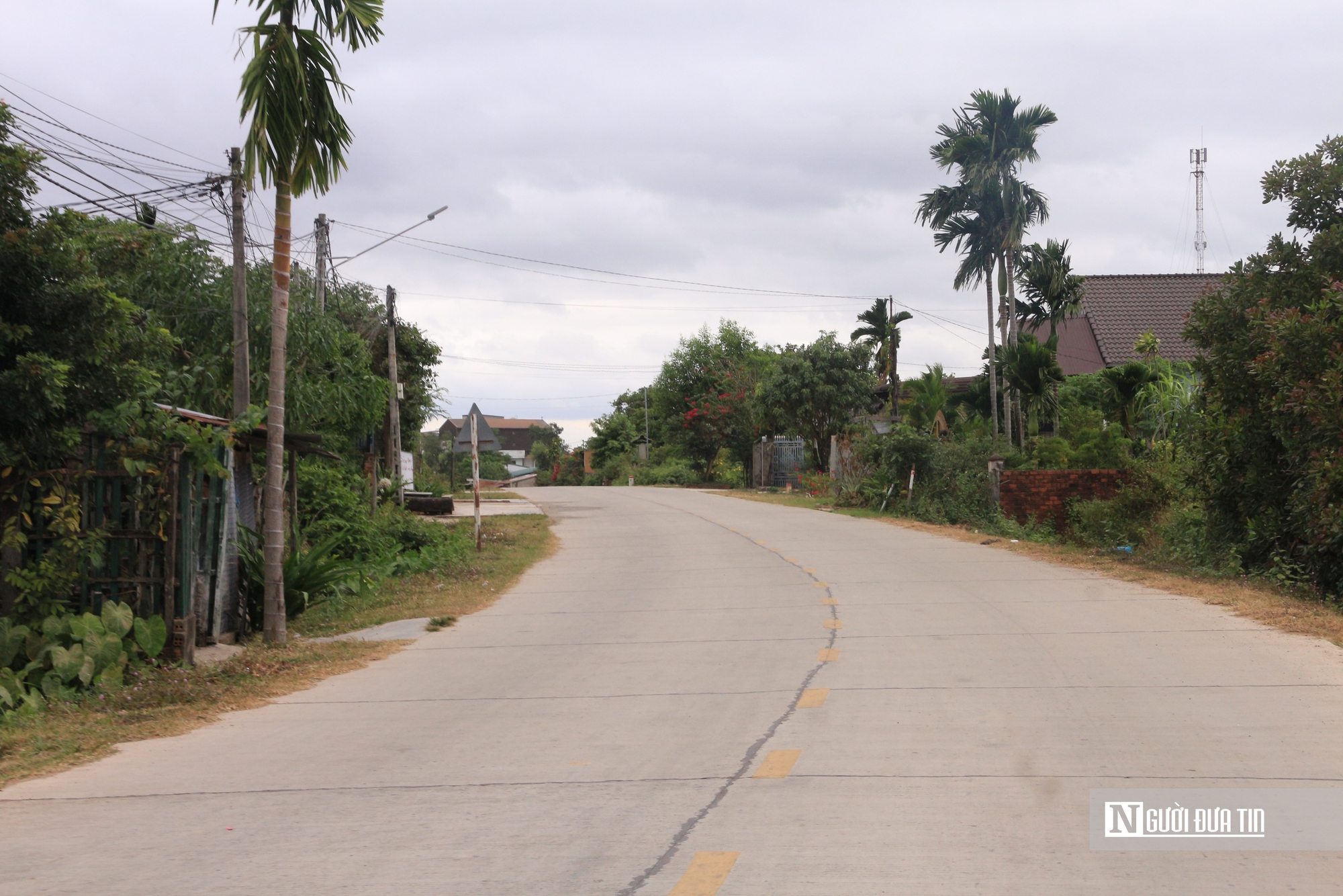 Những căn nhà khang trang ở làng biên giới từng là nơi "đặc biệt khó khăn"- Ảnh 1.