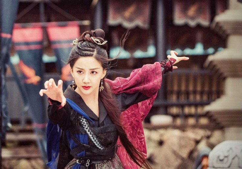 Ân Tố Tố có võ nghệ cao cường, xinh đẹp mưu trí nhưng cũng vô cùng tàn nhẫn. Ân Tố Tố có võ nghệ cao cường, xinh đẹp mưu trí nhưng cũng vô cùng tàn nhẫn.