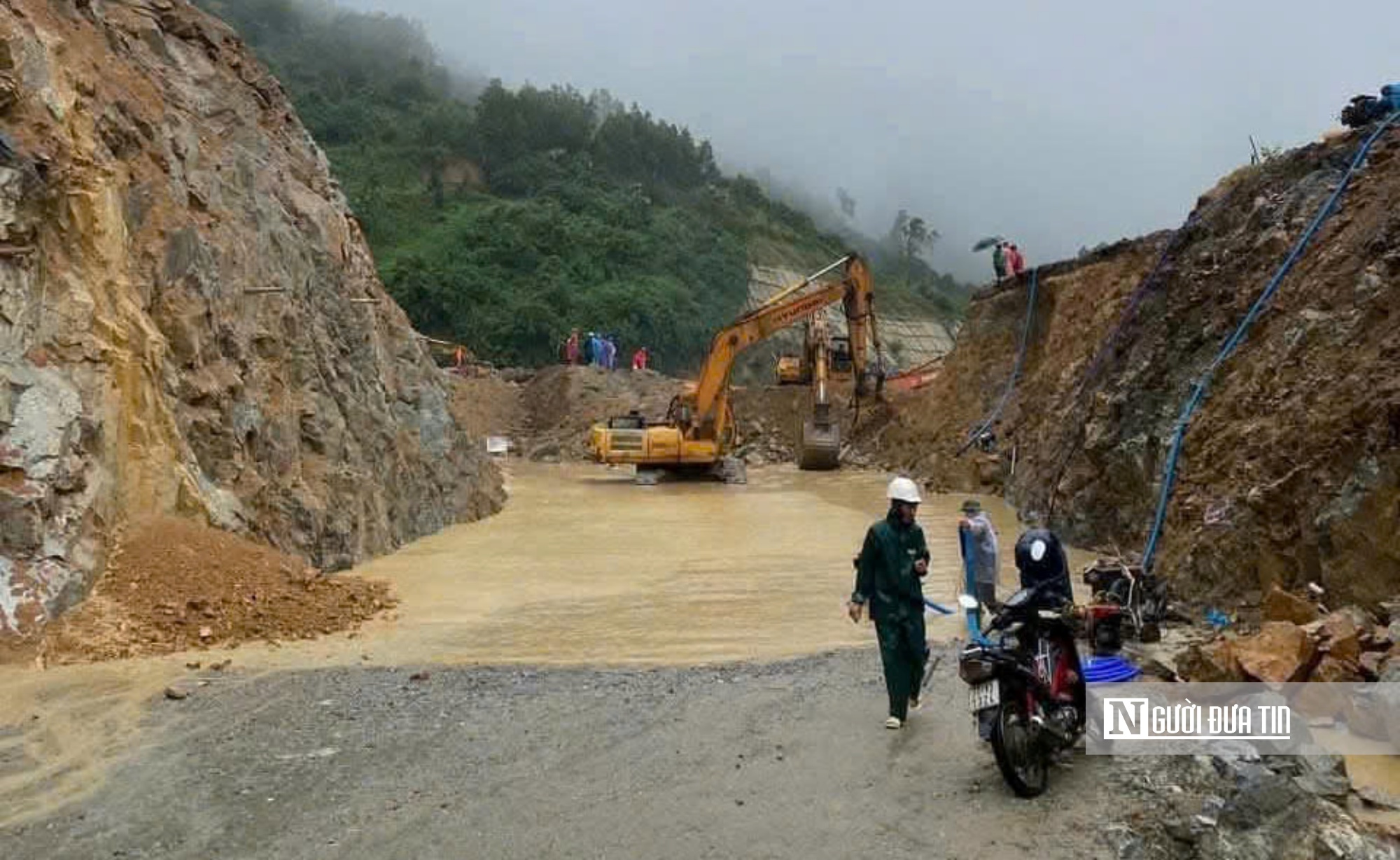 Vị trí sạt lở do mưa lớn ở khu vực đèo An Khê. Ảnh:LK