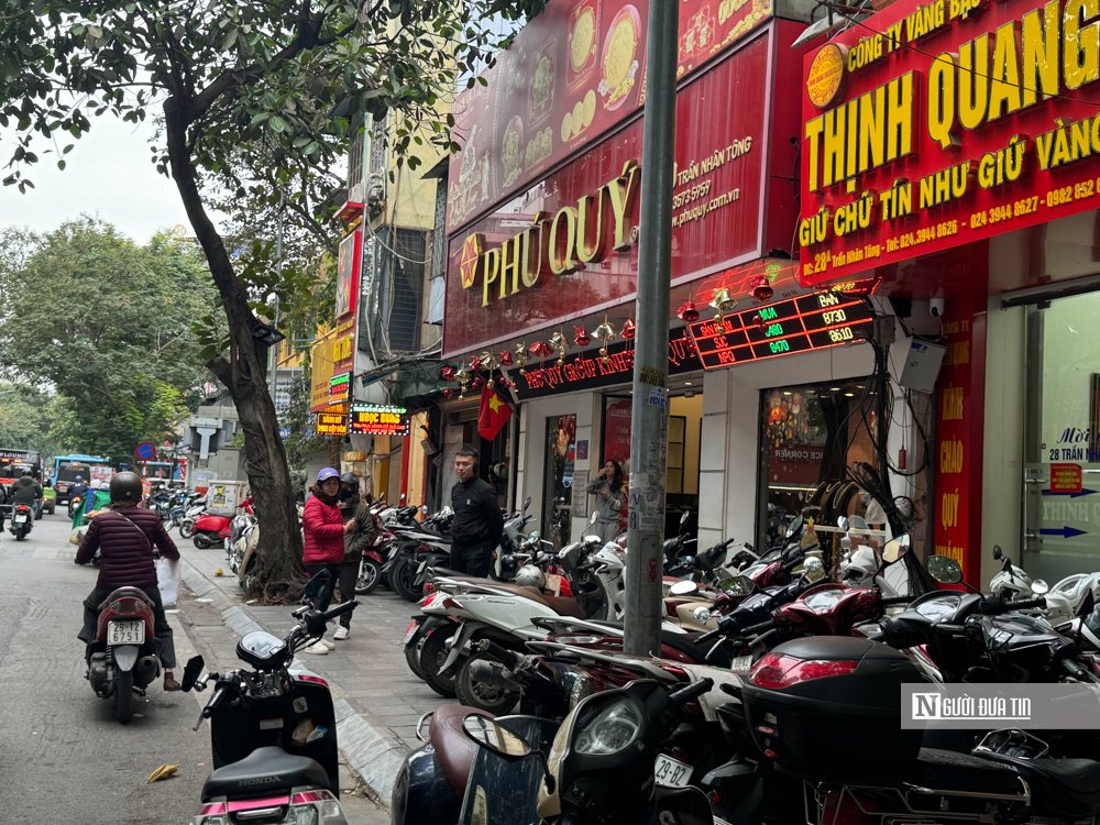 Người dân "dễ thở" hơn khi mua bán vàng- Ảnh 3.