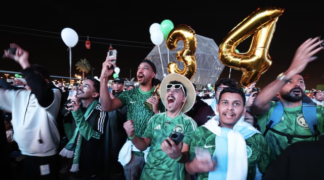 Người dân Ả Rập Saudi vui mừng khi được chọn đăng cai tổ chức World Cup 2034.