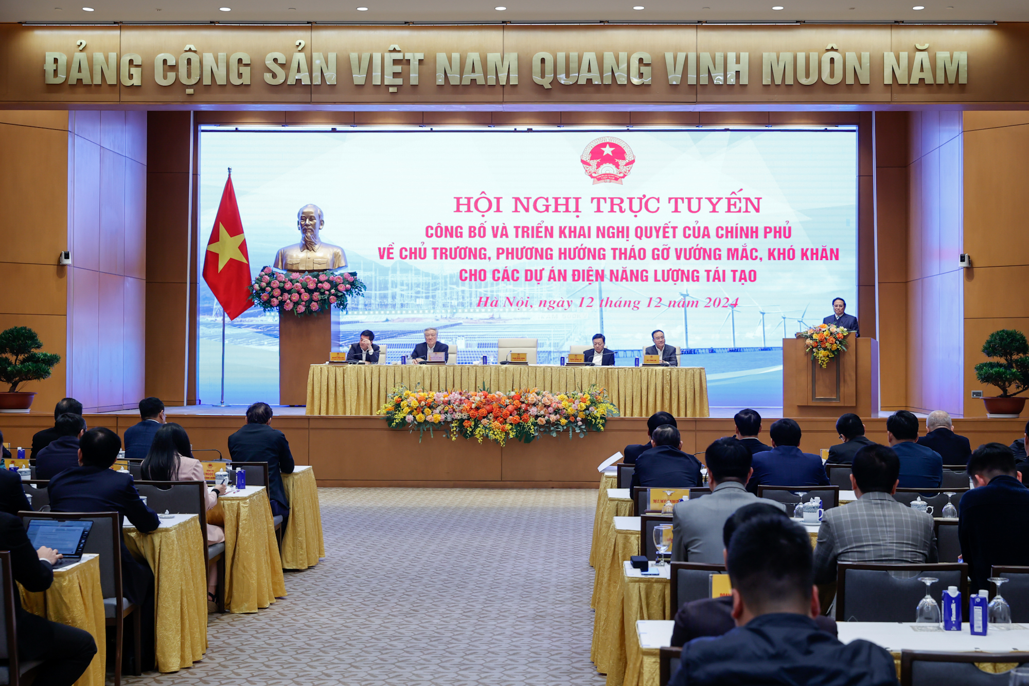 Thủ tướng: Nghiêm cấm tiêu cực, tham nhũng trong xử lý các dự án điện tái tạo- Ảnh 1.