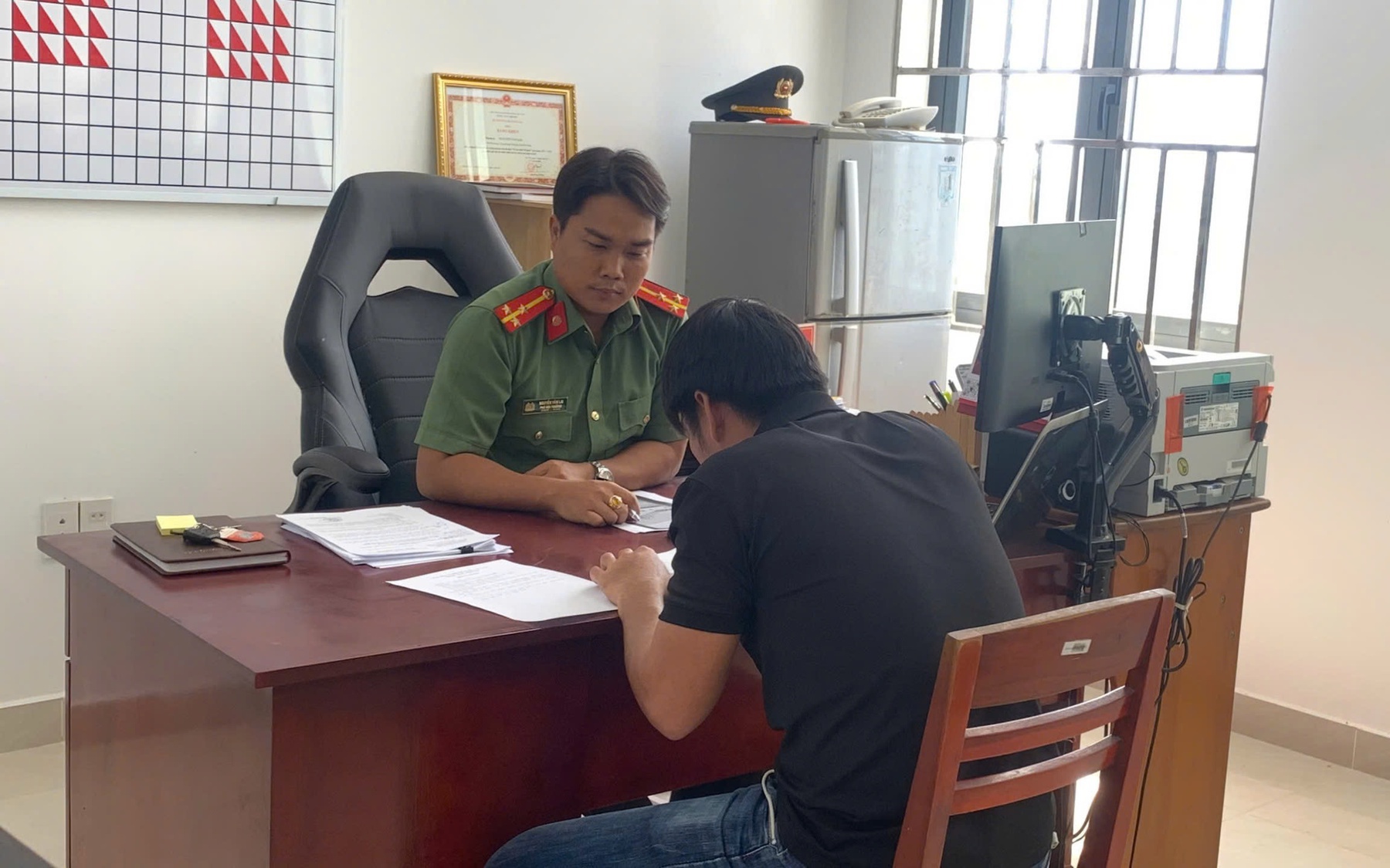 Xử phạt người đăng tải, chia sẻ thông tin sai sự thật, xúc phạm công an