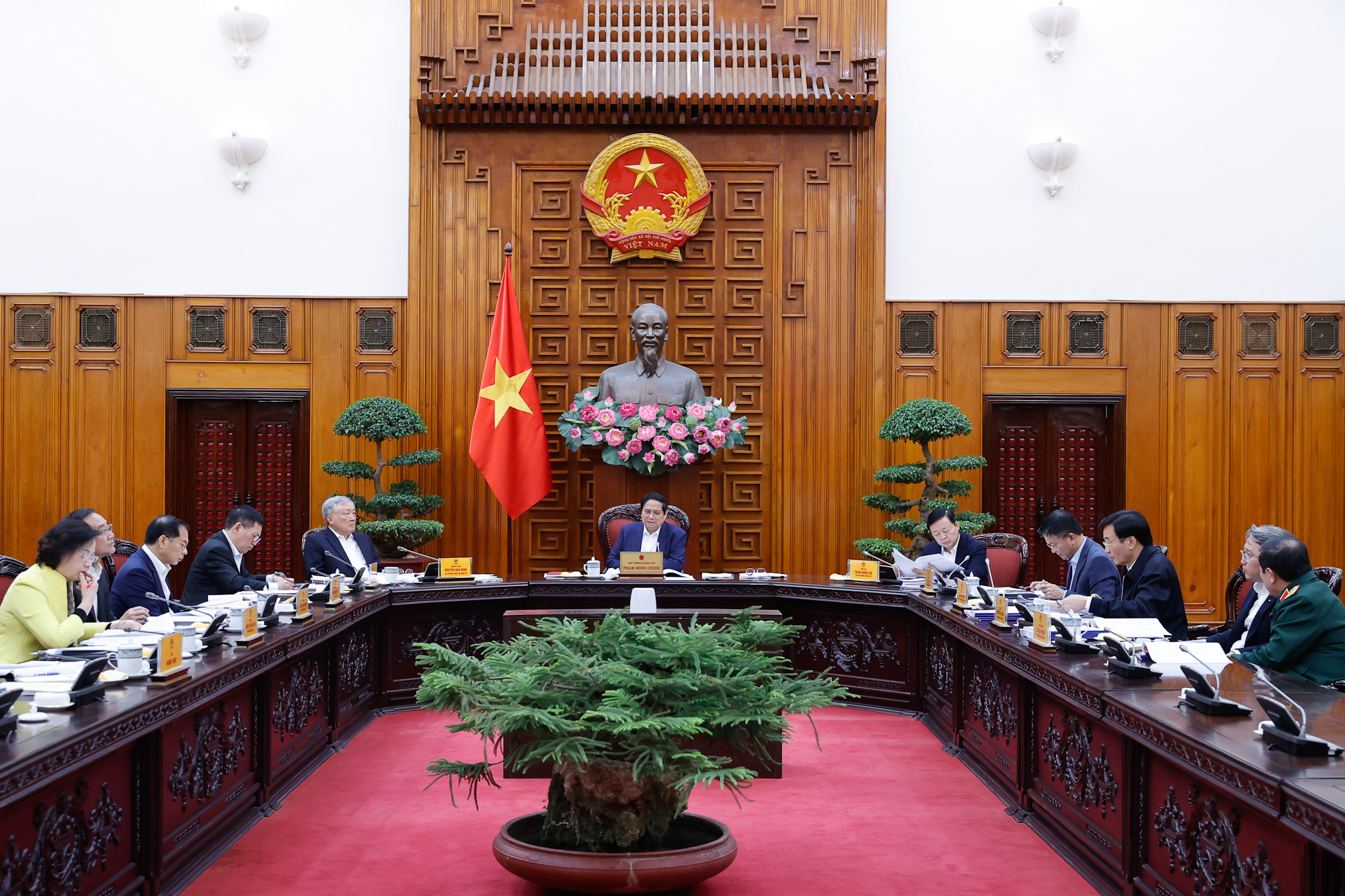 Thủ tướng: Tinh gọn bộ máy cần chống "chạy chọt", lợi ích cá nhân- Ảnh 1. Thủ tướng: Tinh gọn bộ máy cần chống "chạy chọt", lợi ích cá nhân- Ảnh 1.