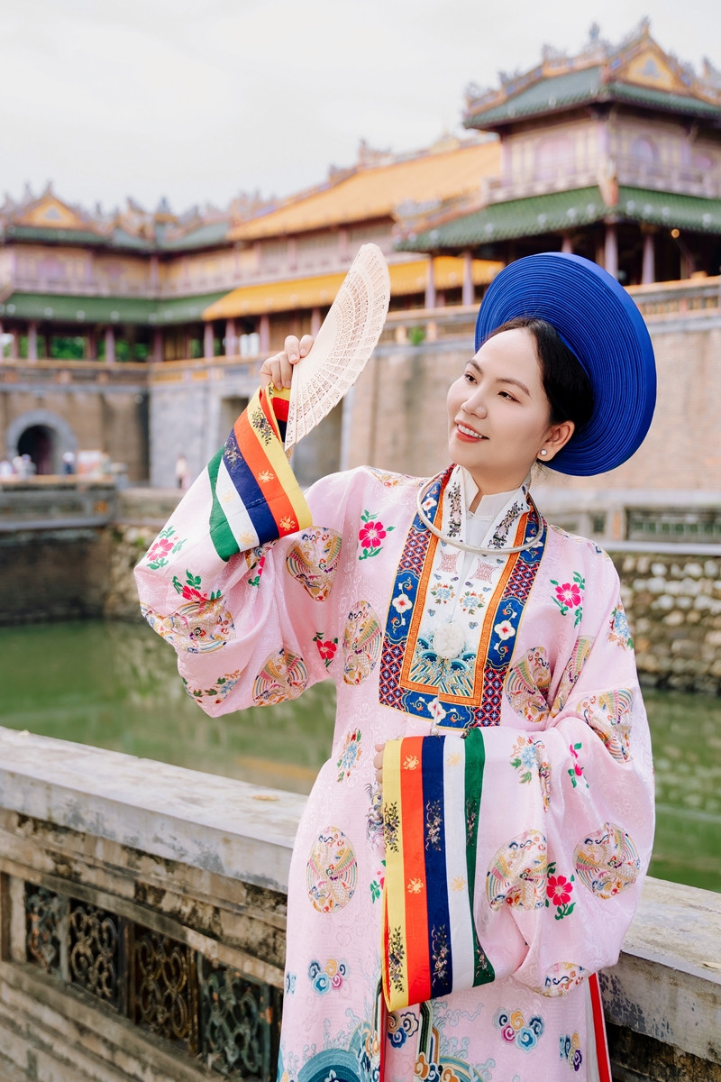 Cuộc sống viên mãn của "ông trùm phản diện" bên vợ doanh nhân kém 12 tuổi- Ảnh 3. Cuộc sống viên mãn của "ông trùm phản diện" bên vợ doanh nhân kém 12 tuổi- Ảnh 3.