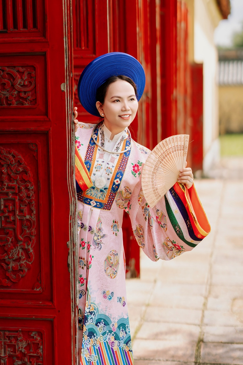 Cuộc sống viên mãn của "ông trùm phản diện" bên vợ doanh nhân kém 12 tuổi- Ảnh 5. Cuộc sống viên mãn của "ông trùm phản diện" bên vợ doanh nhân kém 12 tuổi- Ảnh 5.