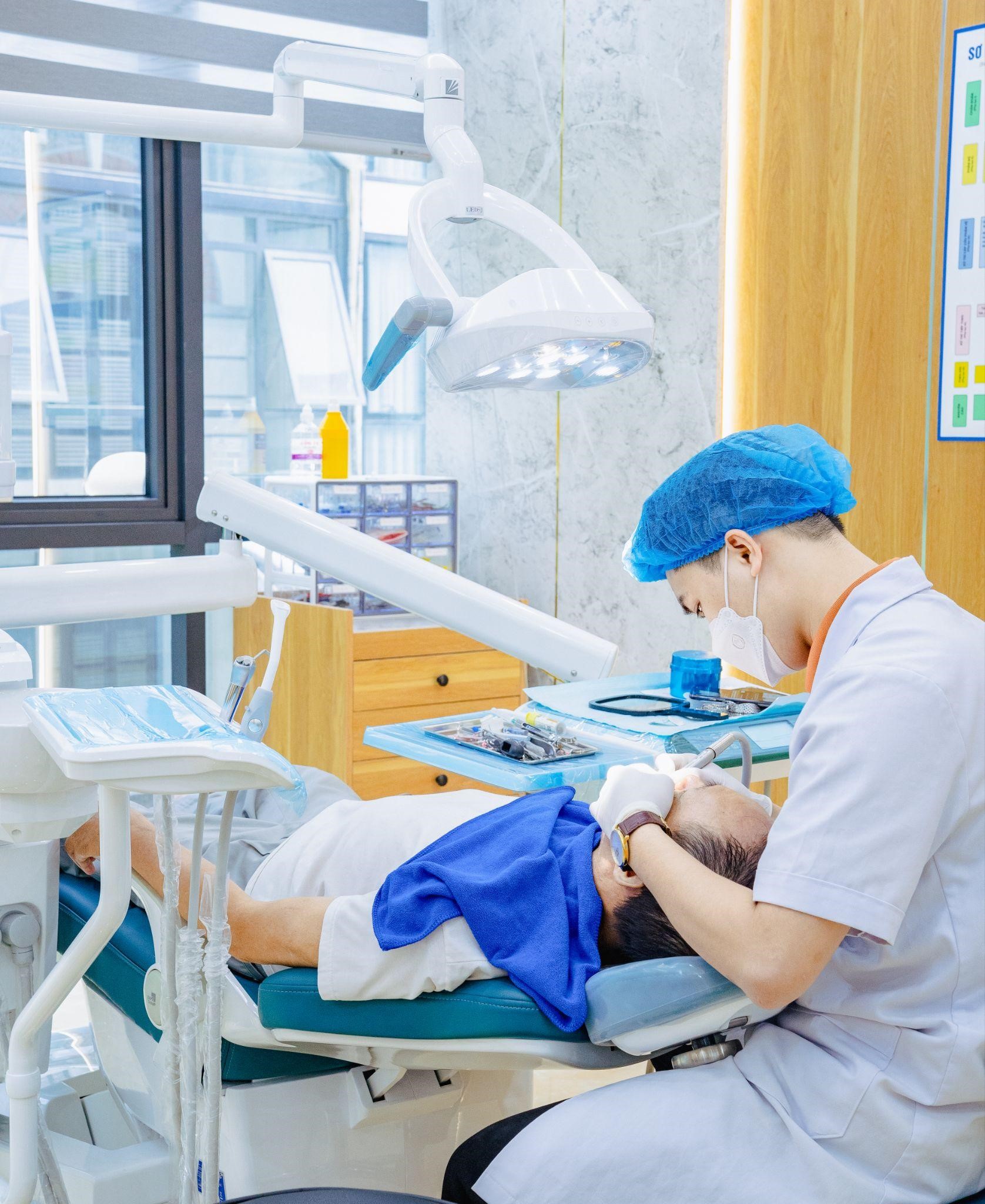 Trồng răng implant an toàn công nghệ cao tại Nha khoa Vindental - Ảnh 2.