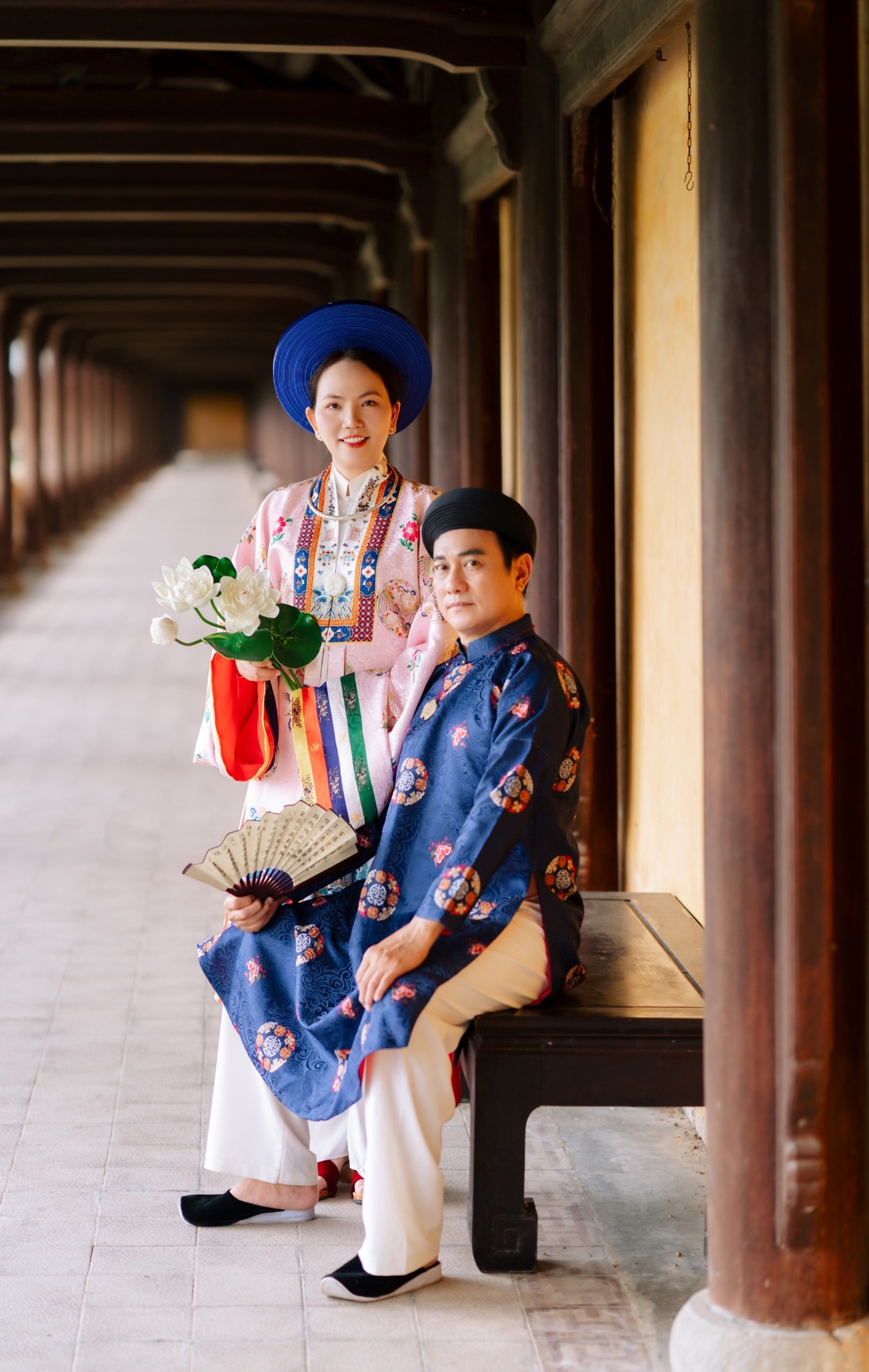 Cuộc sống viên mãn của "ông trùm phản diện" bên vợ doanh nhân kém 12 tuổi- Ảnh 7. Cuộc sống viên mãn của "ông trùm phản diện" bên vợ doanh nhân kém 12 tuổi- Ảnh 7.