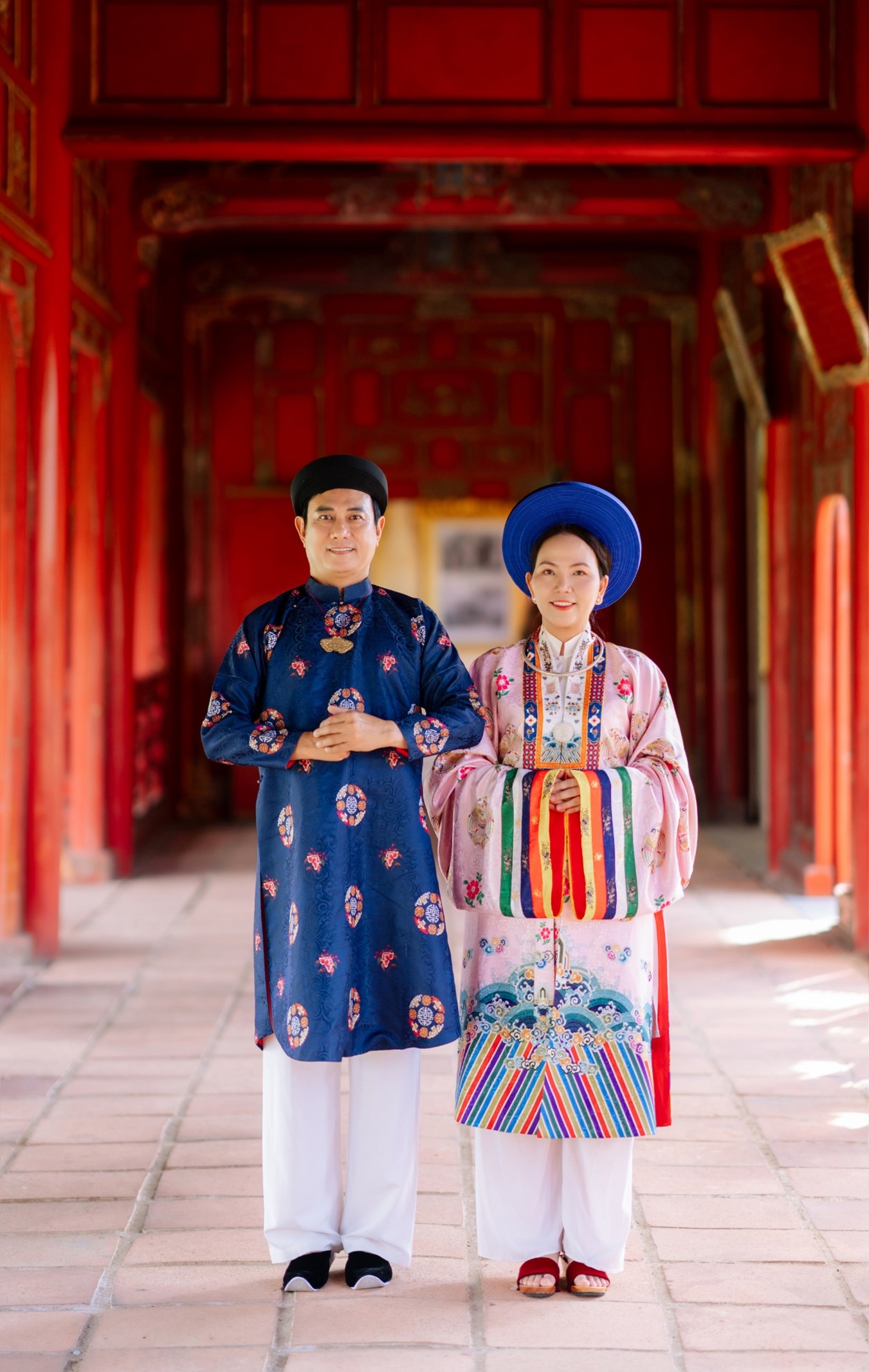 Cuộc sống viên mãn của "ông trùm phản diện" bên vợ doanh nhân kém 12 tuổi- Ảnh 8. Cuộc sống viên mãn của "ông trùm phản diện" bên vợ doanh nhân kém 12 tuổi- Ảnh 8.