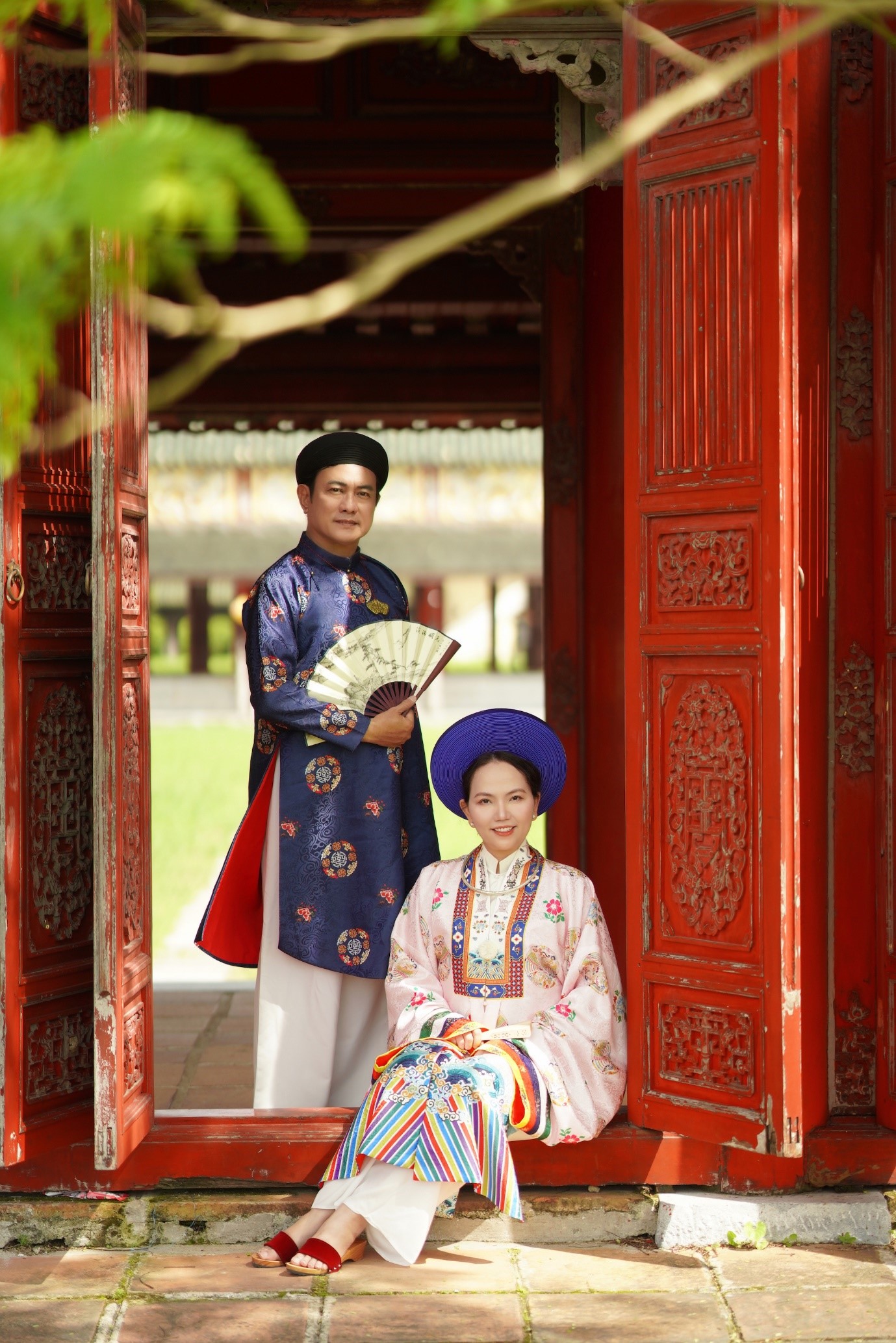 Cuộc sống viên mãn của "ông trùm phản diện" bên vợ doanh nhân kém 12 tuổi- Ảnh 6. Cuộc sống viên mãn của "ông trùm phản diện" bên vợ doanh nhân kém 12 tuổi- Ảnh 6.