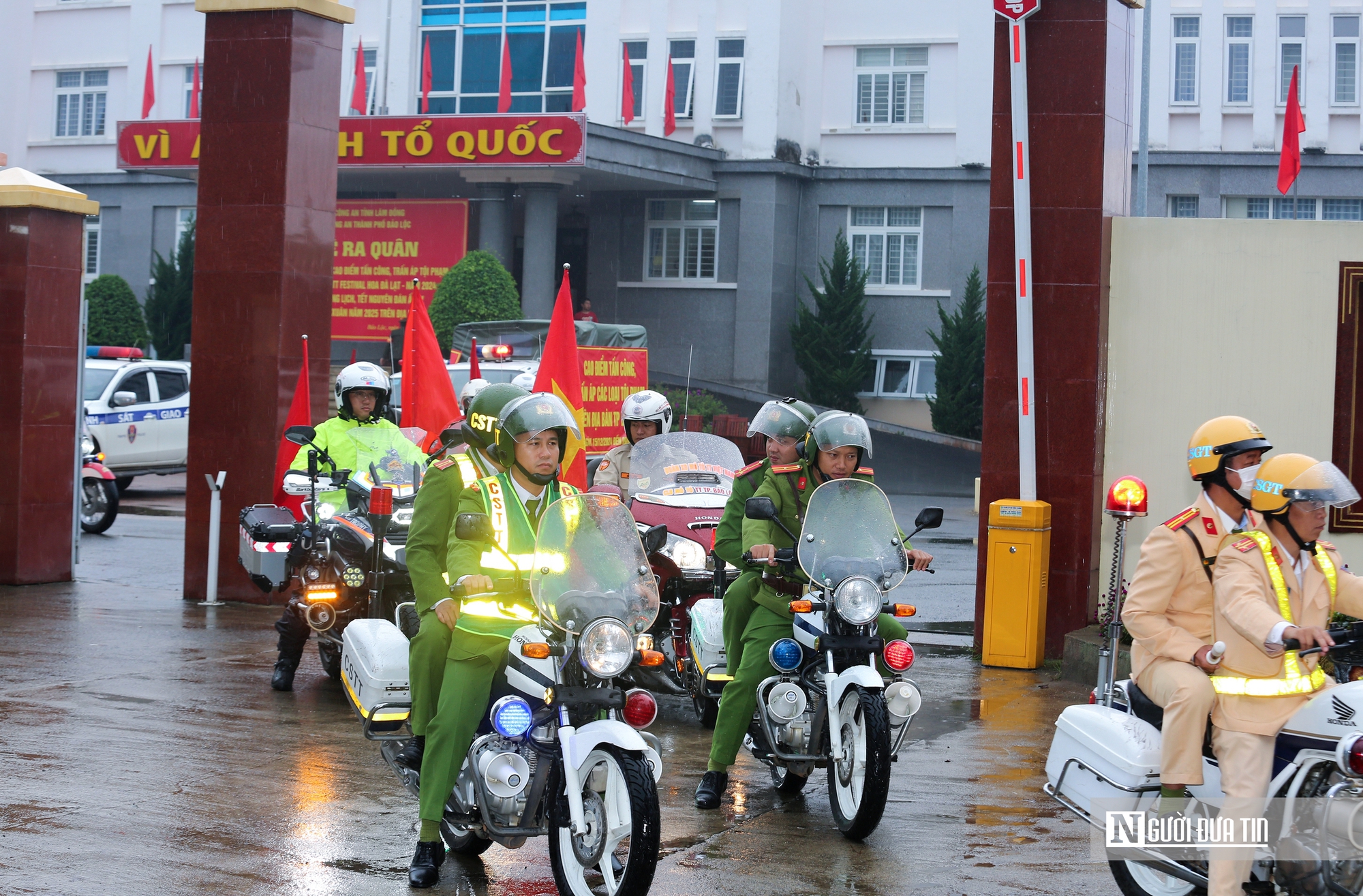Lâm Đồng: Tp.Bảo Lộc ra quân cao điểm tấn công tội phạm, đảm bảo ANTT dịp lễ, tết- Ảnh 14. Lâm Đồng: Tp.Bảo Lộc ra quân cao điểm tấn công tội phạm, đảm bảo ANTT dịp lễ, tết- Ảnh 14.