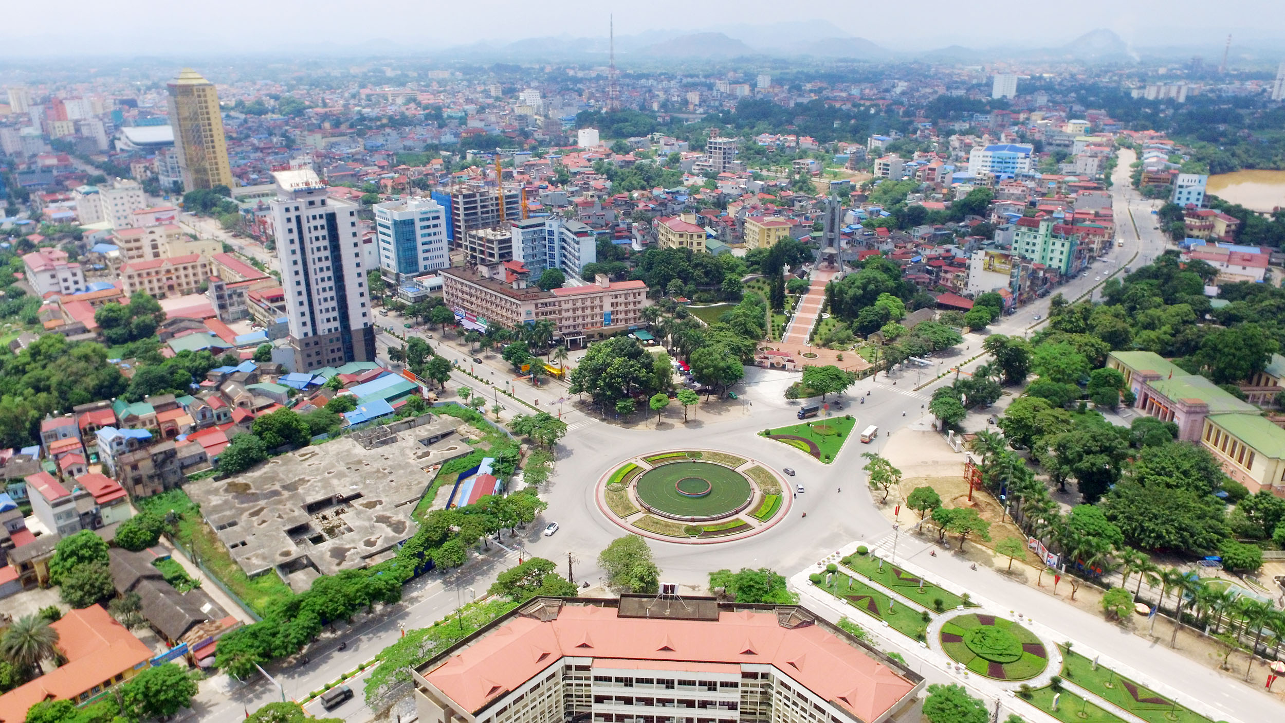 Thái Nguyên hợp nhất Sở Ngoại vụ vào Văn phòng UBND tỉnh- Ảnh 1.