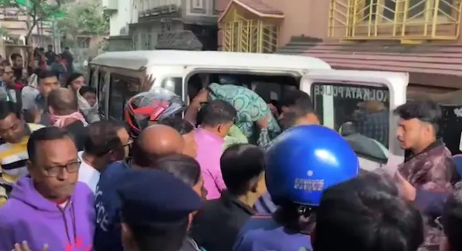 Phát hiện bí mật đáng sợ trong bụi rậm phía sau ngôi nhà- Ảnh 1. Phát hiện bí mật đáng sợ trong bụi rậm phía sau ngôi nhà- Ảnh 1.