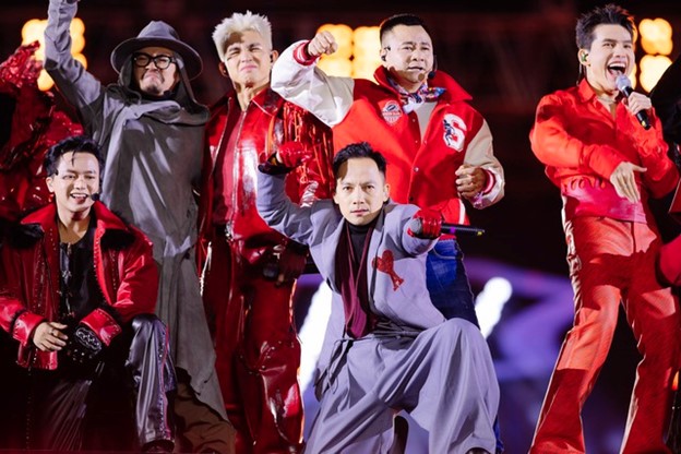 NSND Tự Long đổ bệnh sau concert Anh trai vượt ngàn chông gai- Ảnh 3. NSND Tự Long đổ bệnh sau concert Anh trai vượt ngàn chông gai- Ảnh 3.